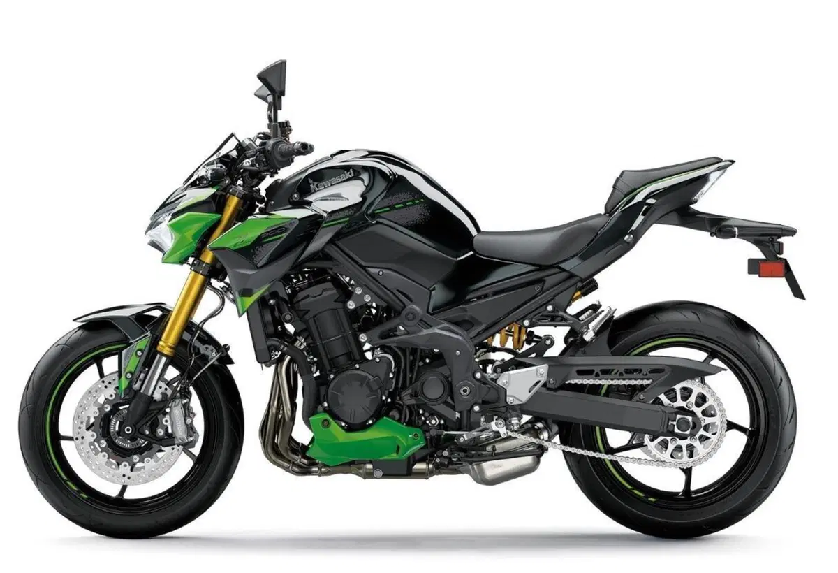 La Kawasaki Z900 2023 si fa in tre. Eccola in Italia (13)