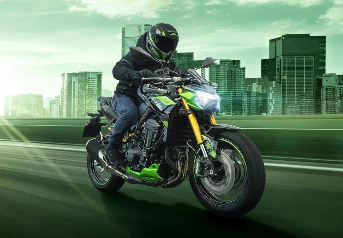 La Kawasaki Z900 2023 si fa in tre. Eccola in Italia (14)