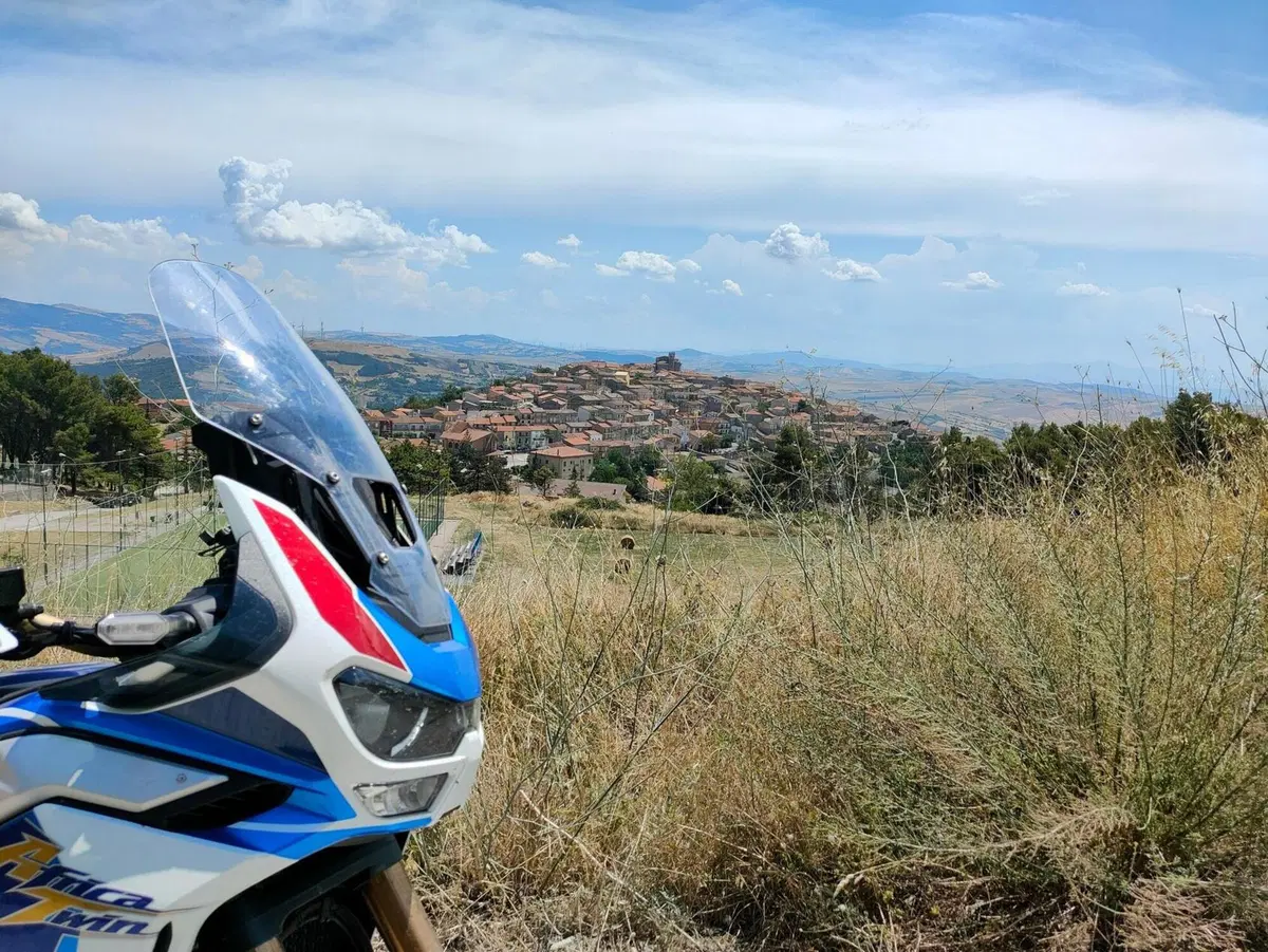 Itinerario in moto. La Baronia, la terra di mezzo (3)