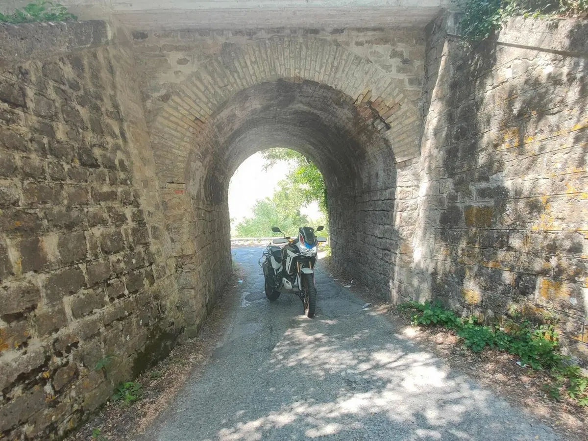 Itinerario in moto. La Baronia, la terra di mezzo (2)