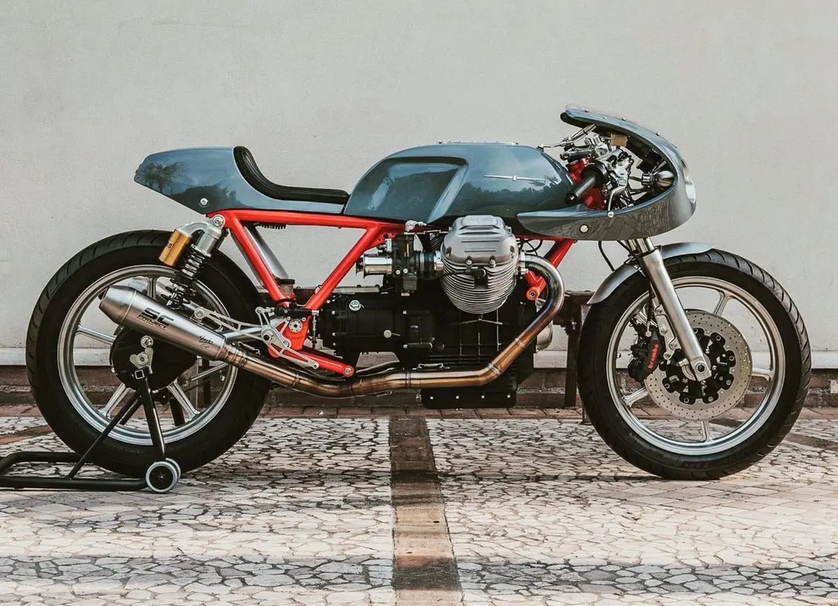 Moto Guzzi 1000 SP Enzo. La caf&eacute; racer che ha la passione nel nome