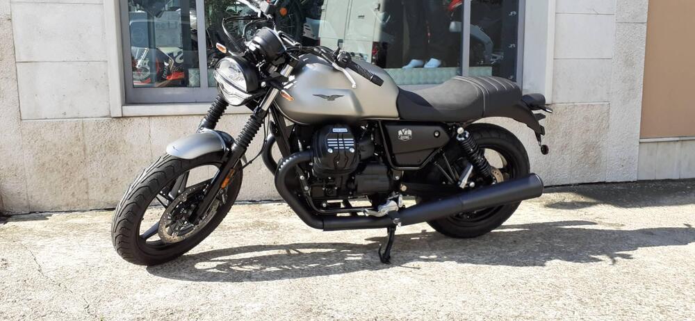 Moto Guzzi V7 Stone (2021 - 24) (4)