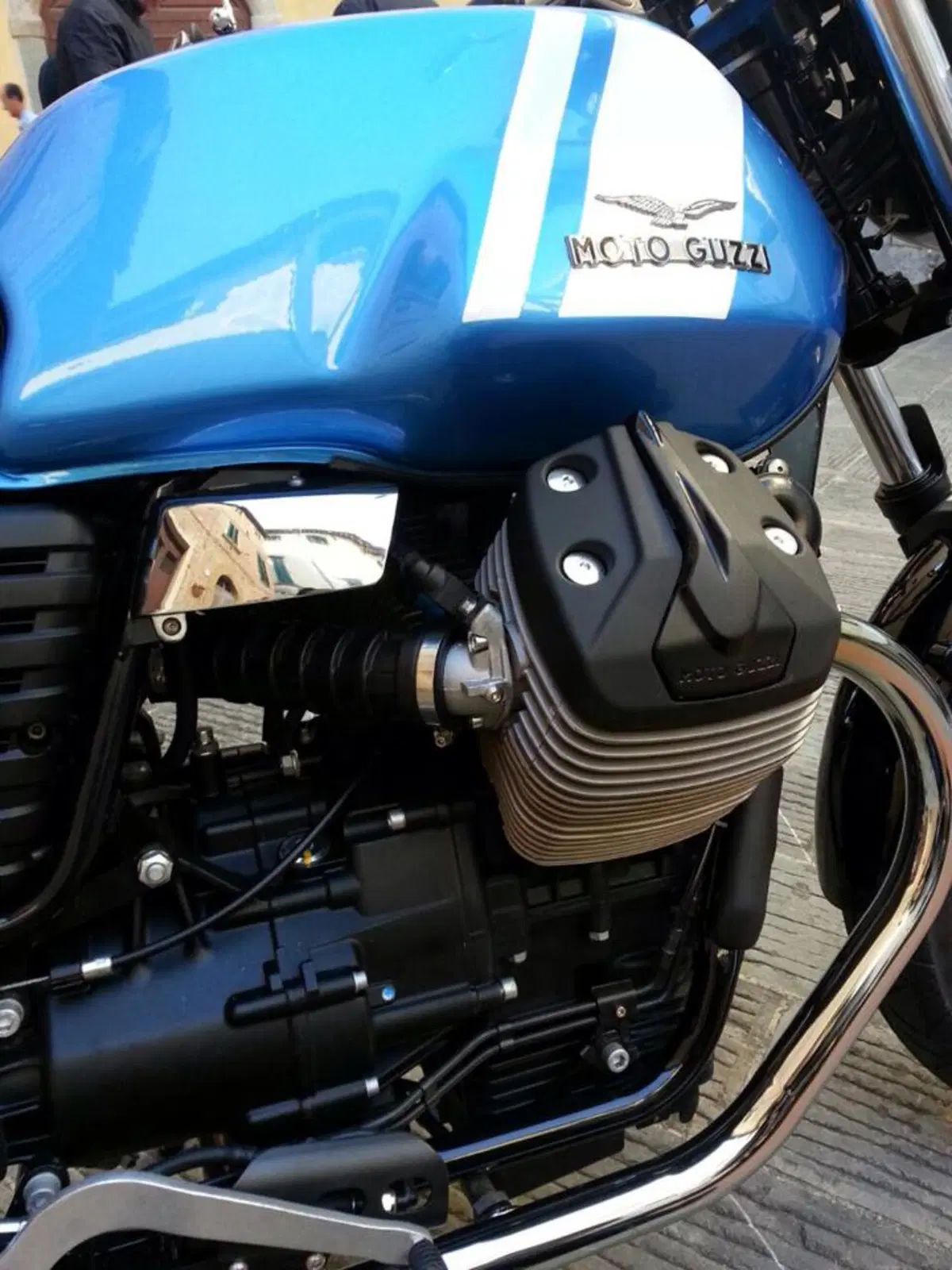 Moto Guzzi V7 II. Le prime foto su strada (3)