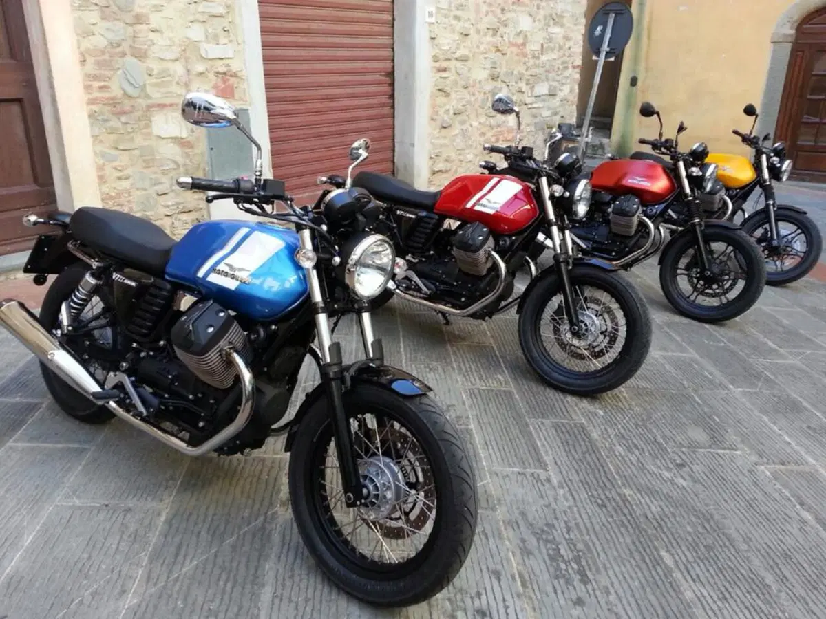 Moto Guzzi V7 II. Le prime foto su strada