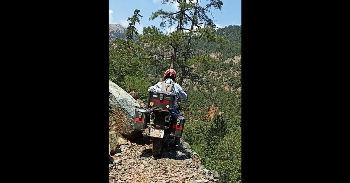 L'incubo di ogni motociclista: finire nel burrone con la propria moto! [VIDEO VIRALE]