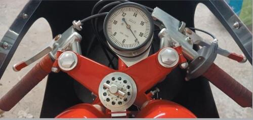 La MV 500 di Agostini venduta a 200.000 euro. Ma è una replica (3)