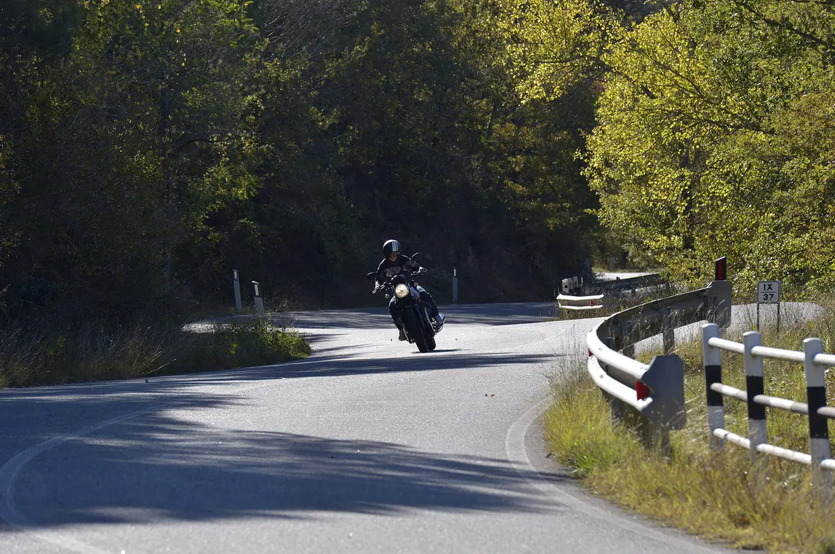 Moto Guzzi V7 II 2015 (2)