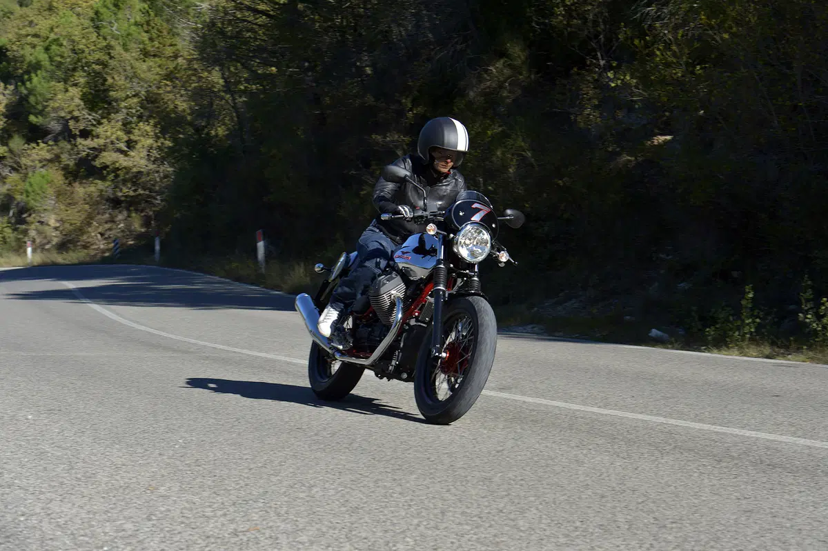 Moto Guzzi V7 II 2015
