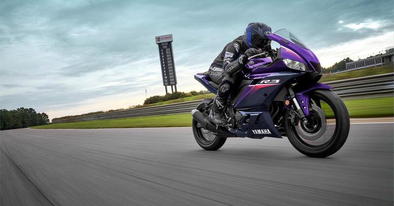 Yamaha YZF-R3 2023: negli USA spunta la livrea Phantom Purple 