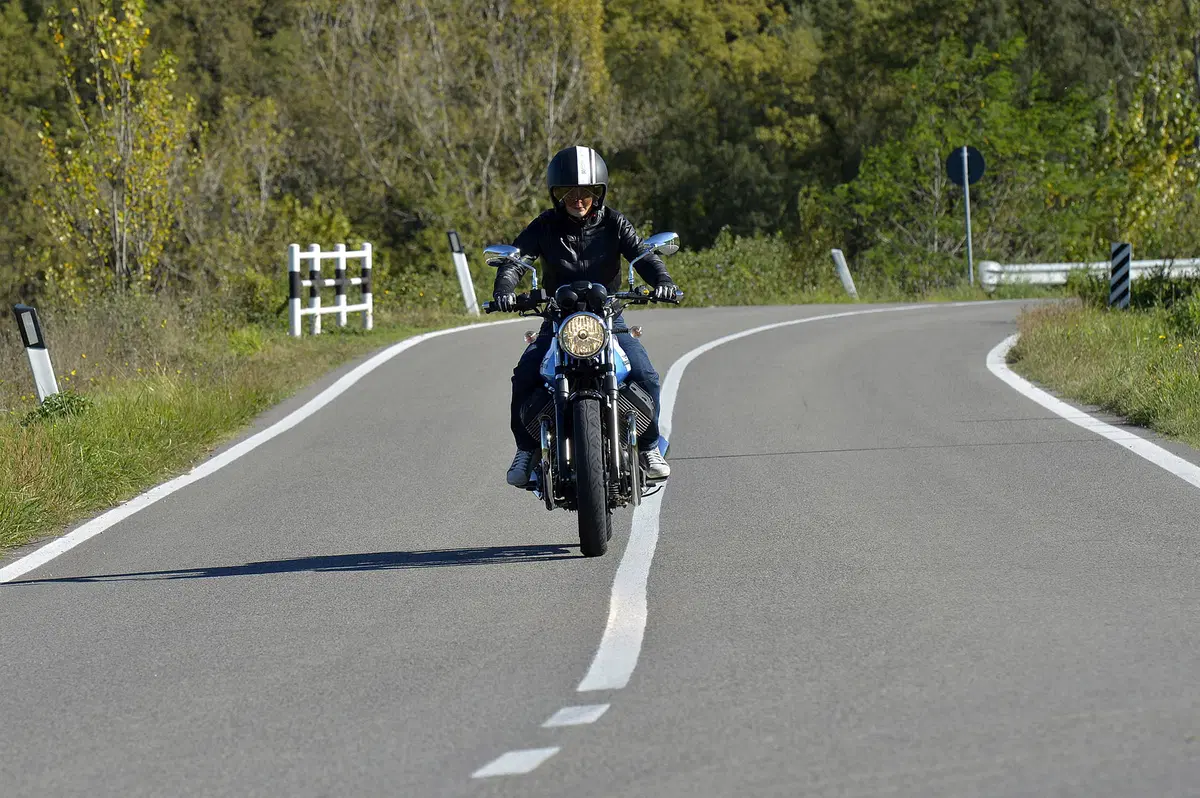 Moto Guzzi V7 II 2015 (16)