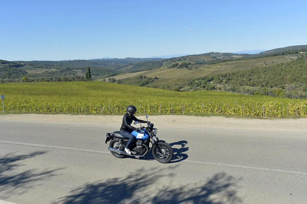 Moto Guzzi V7 II 2015 (17)