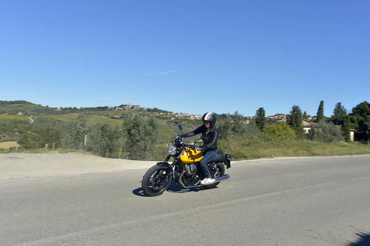Moto Guzzi V7 II 2015 (21)