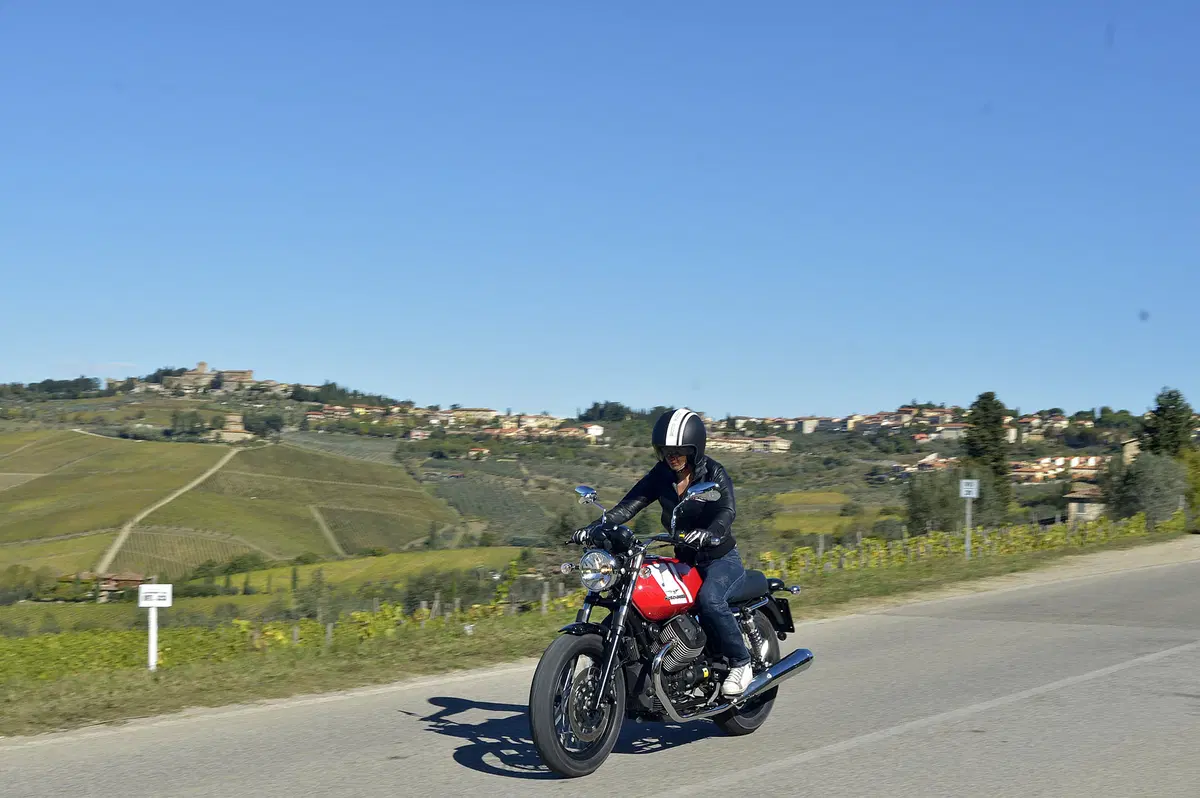 Moto Guzzi V7 II 2015 (22)