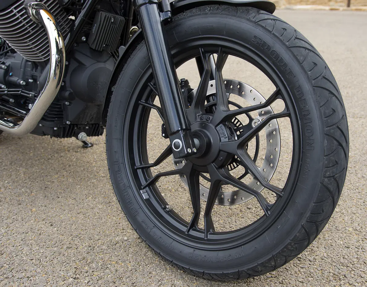 Moto Guzzi V7 II 2015 (29)