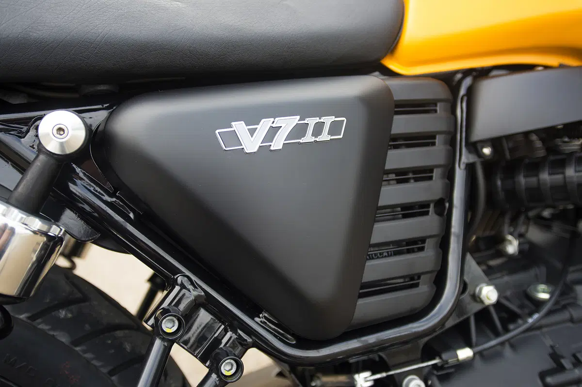 Moto Guzzi V7 II 2015 (31)