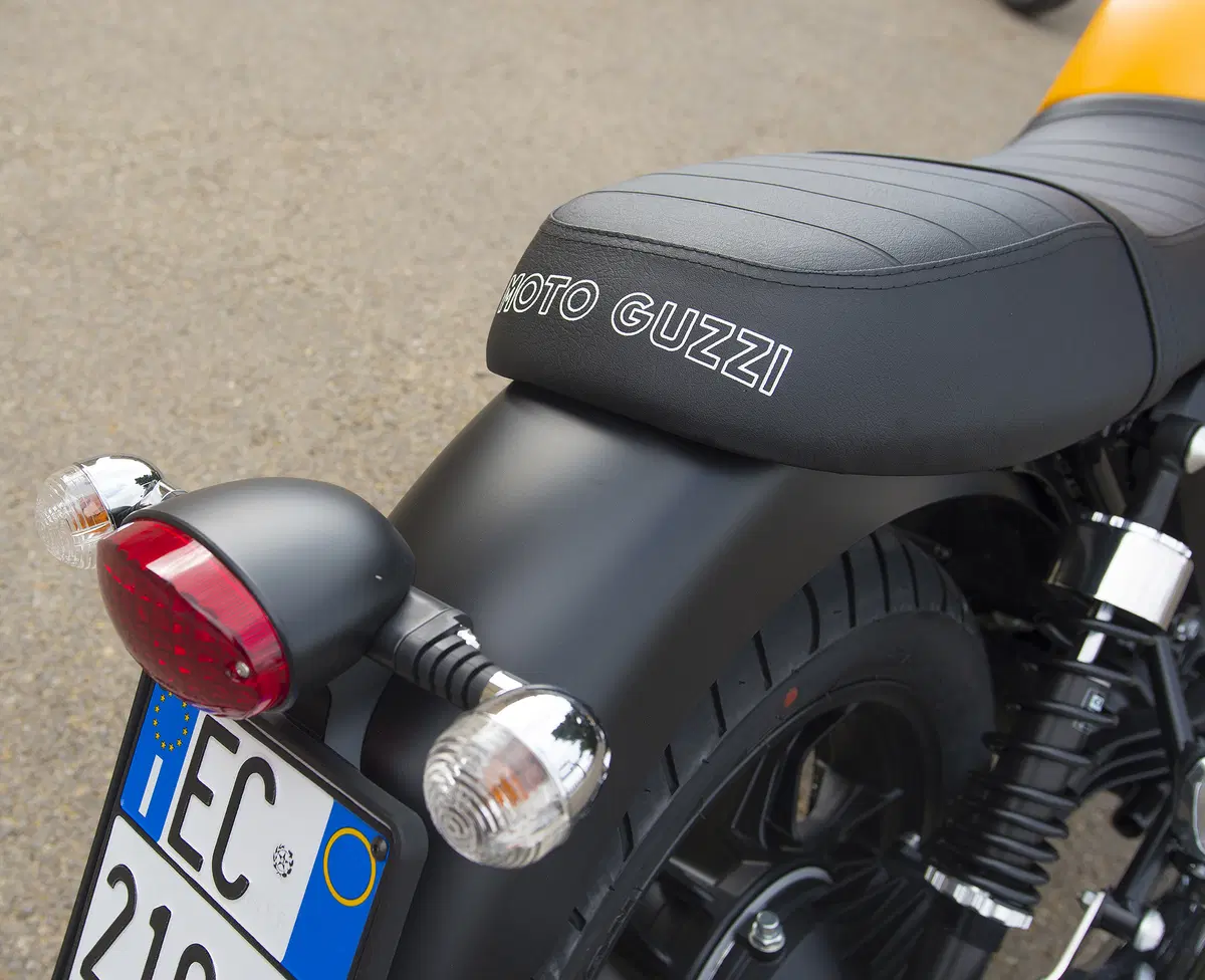 Moto Guzzi V7 II 2015 (32)