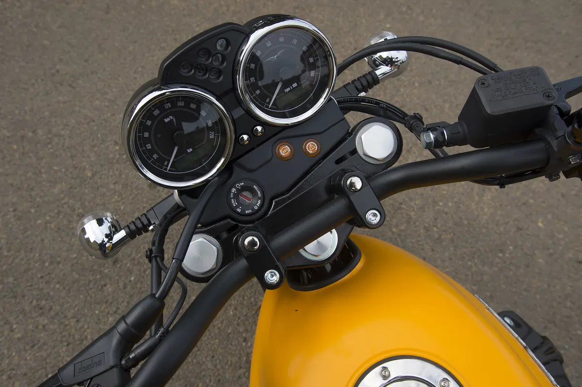 Moto Guzzi V7 II 2015 (36)