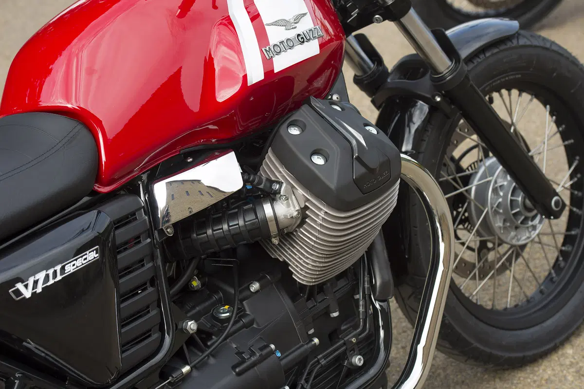 Moto Guzzi V7 II 2015 (41)
