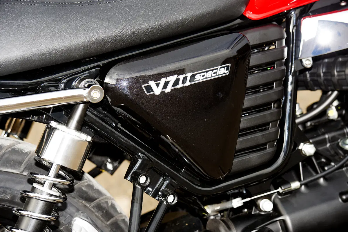 Moto Guzzi V7 II 2015 (44)