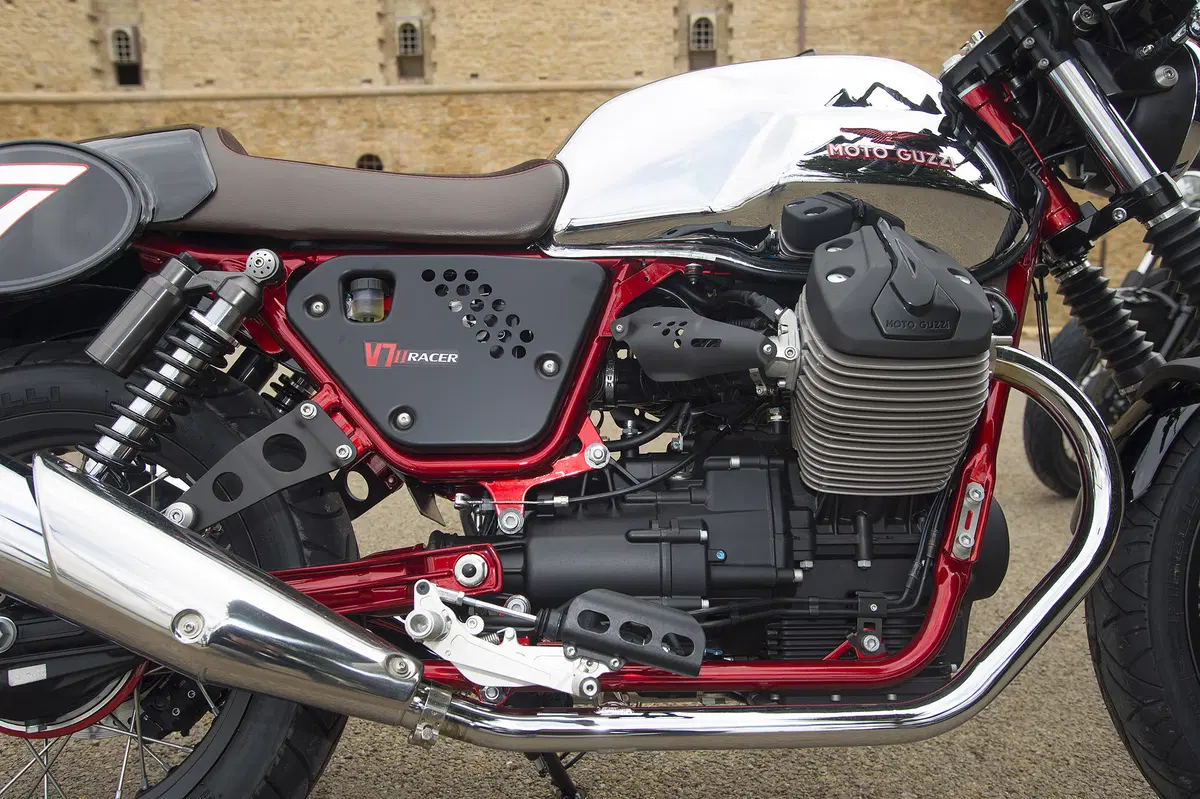 Moto Guzzi V7 II 2015 (51)