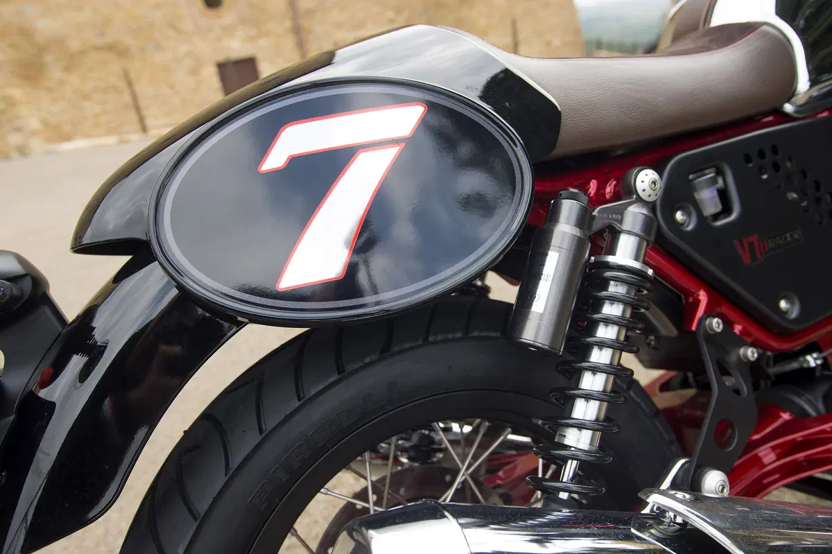 Moto Guzzi V7 II 2015 (56)