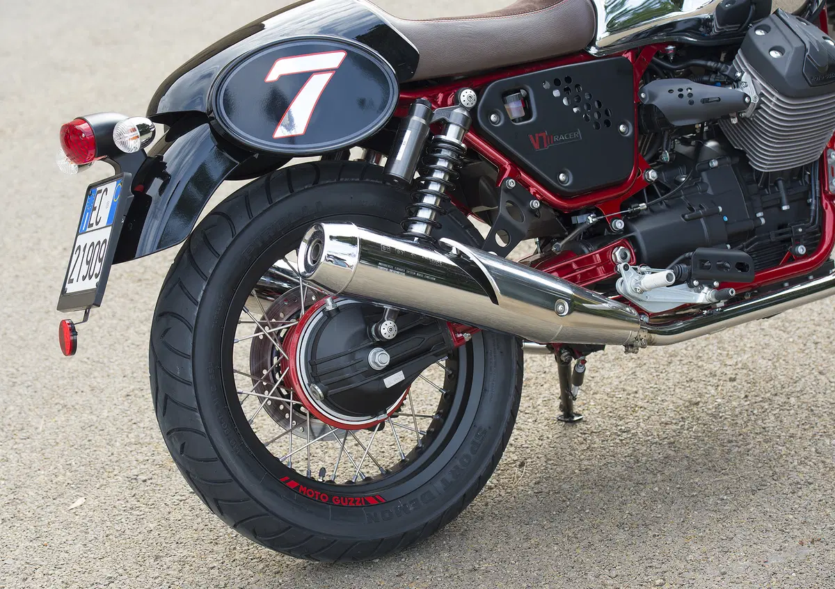 Moto Guzzi V7 II 2015 (60)