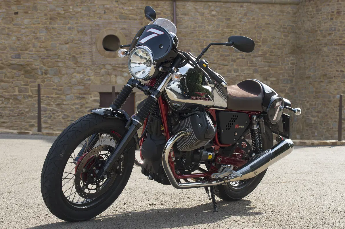 Moto Guzzi V7 II 2015 (48)
