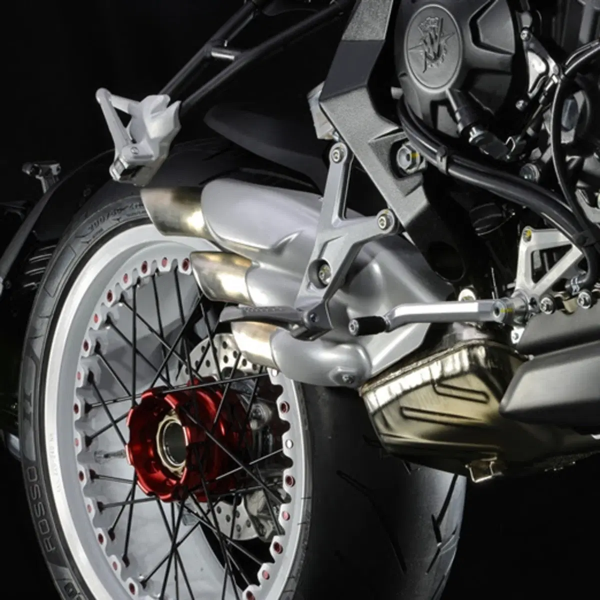 Pirelli Diablo Rosso II scelto da MV Agusta per le nuove Brutale (2)
