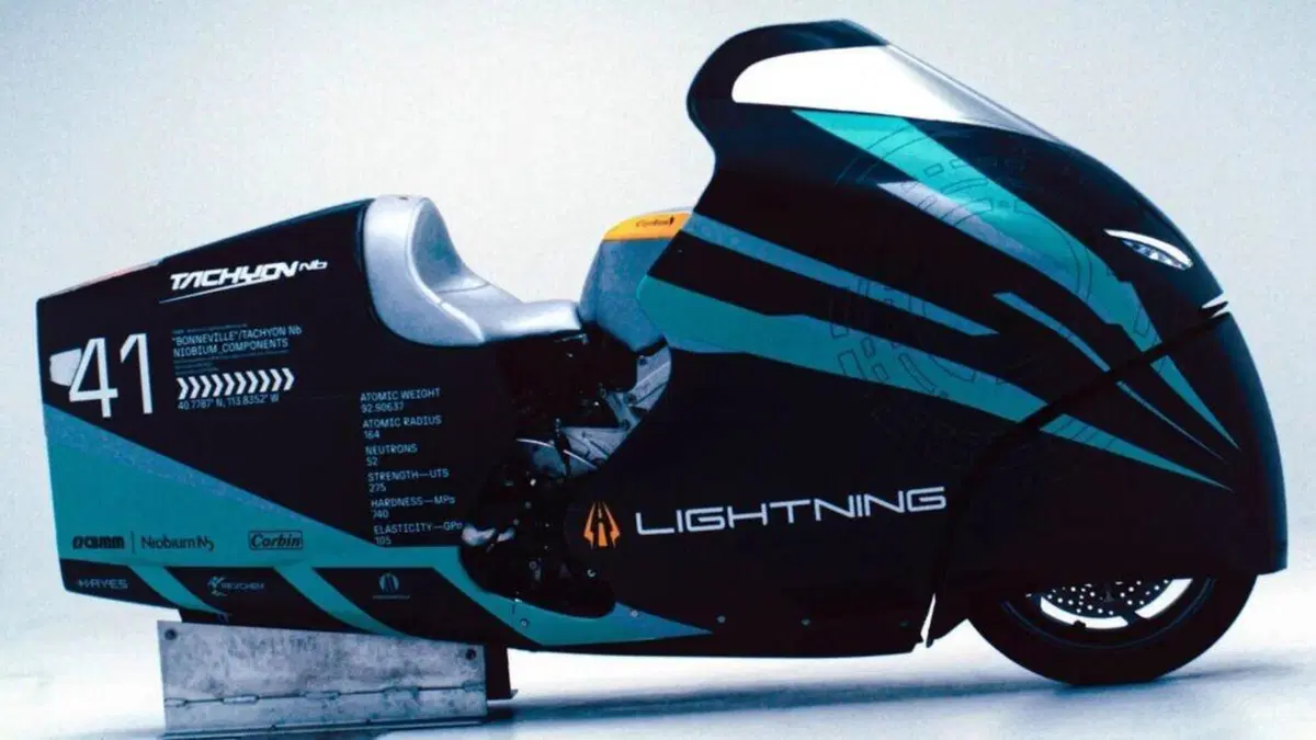 Tachyon Nb. Lightening sfida Max Biaggi a 450 km/h