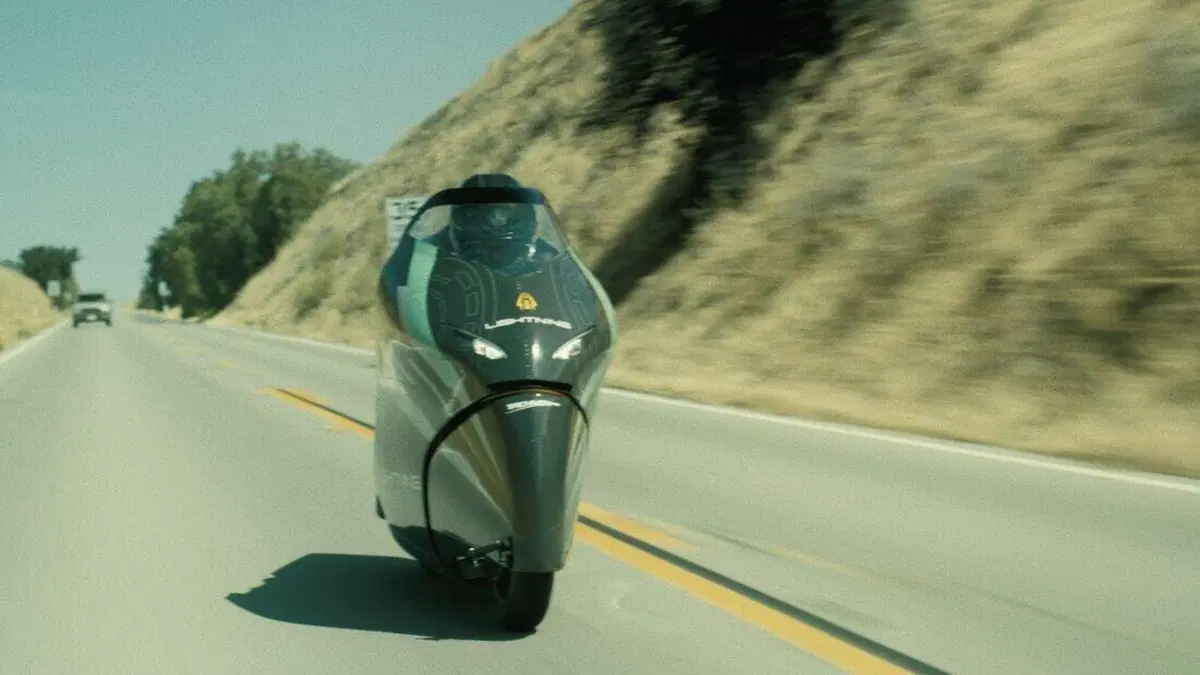Tachyon Nb. Lightening sfida Max Biaggi a 450 km/h (4)