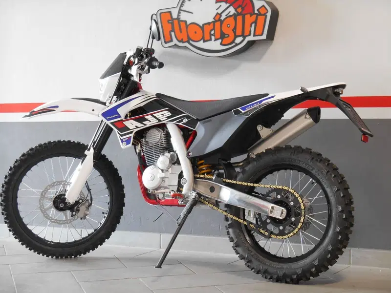 AJP SPR 240 Enduro (2023 - 26) (2)