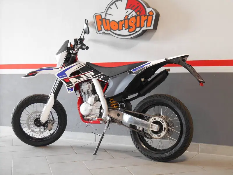 AJP SPR 125 Supermoto (2023 - 26) (2)