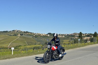 Moto  Guzzi V7 II Stone, Special e Racer