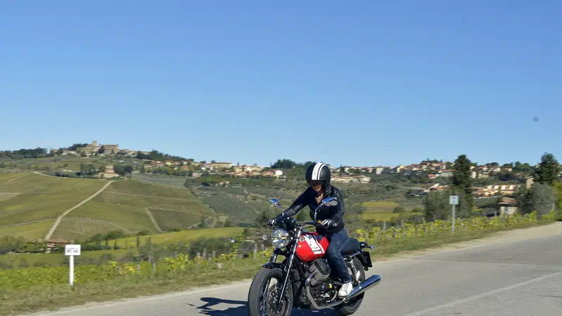 Moto  Guzzi V7 II Stone, Special e Racer