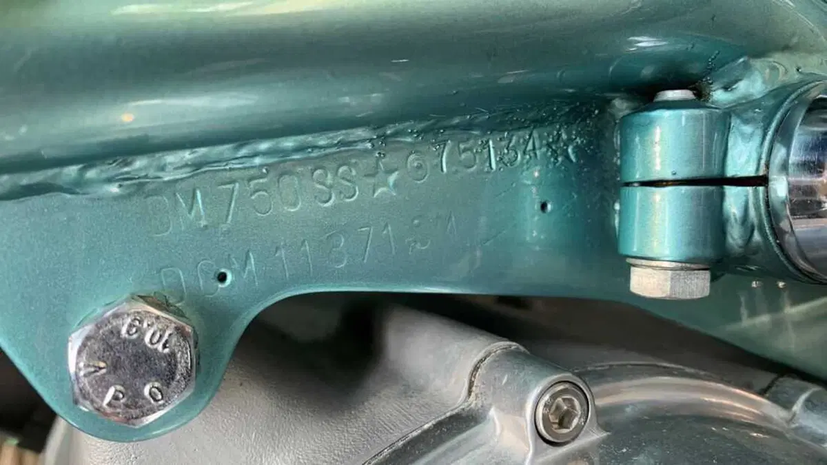 Una rara Ducati 750SS del 1974 va all'asta. Pronti con l'assegno? (11)