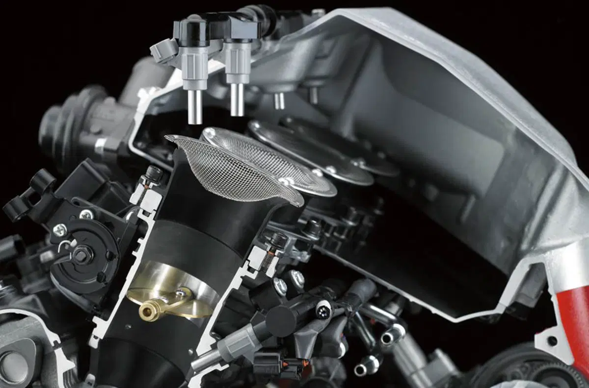 Kawasaki Ninja H2 2015 (15)