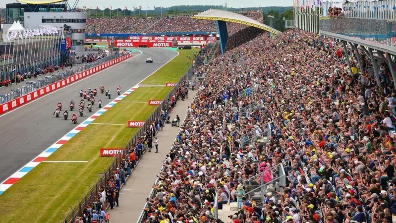 MotoGP 2022. Quattro team manager di MotoGP sono d'accordo sulla sprint race: "&Egrave; cosa buona"