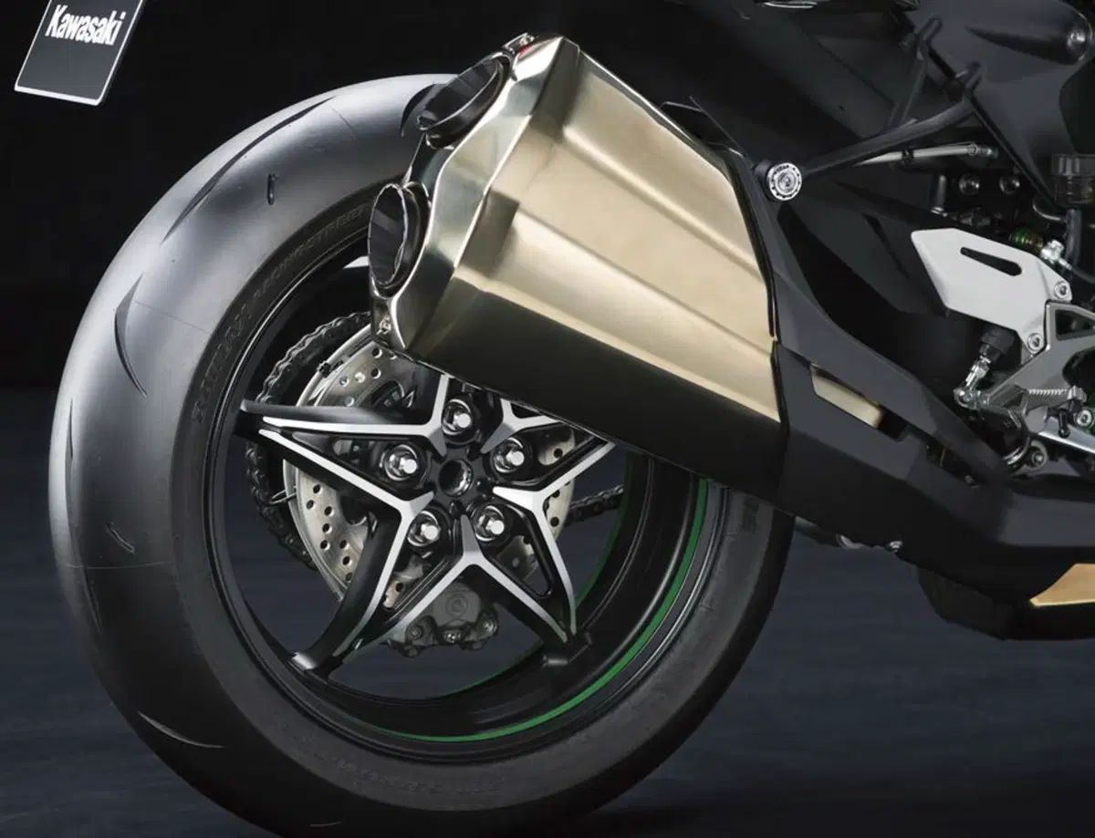 Kawasaki Ninja H2 2015 (21)