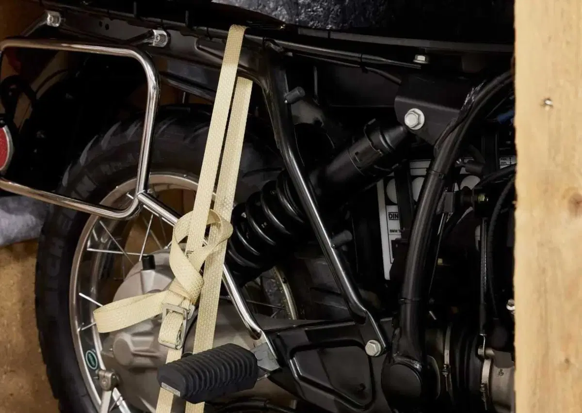 Quanto può valere questa BMW R100GS PD Classic del 1995 ancora da sballare? (12)
