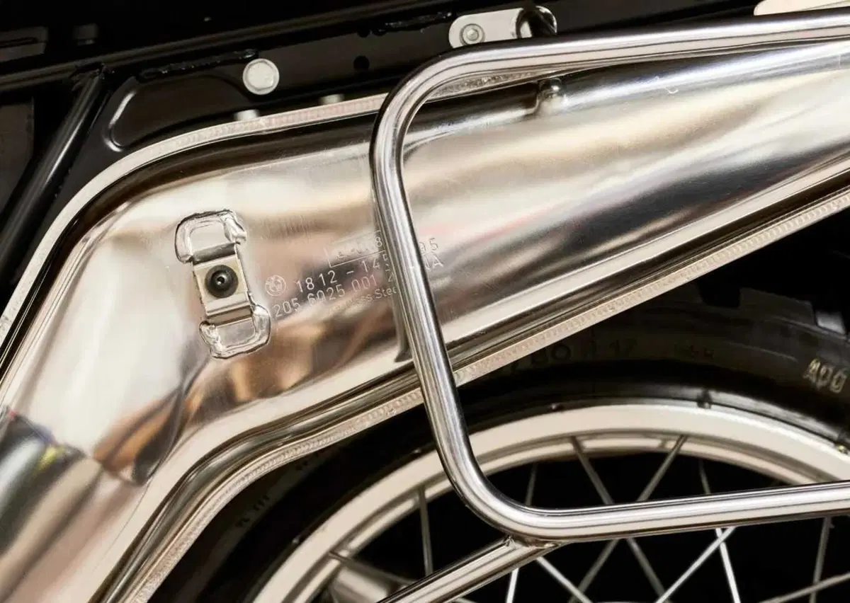Quanto può valere questa BMW R100GS PD Classic del 1995 ancora da sballare? (6)