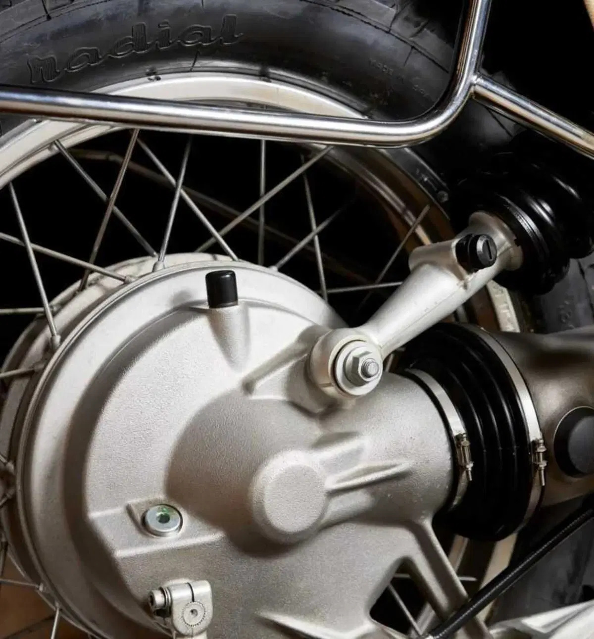 Quanto può valere questa BMW R100GS PD Classic del 1995 ancora da sballare? (11)