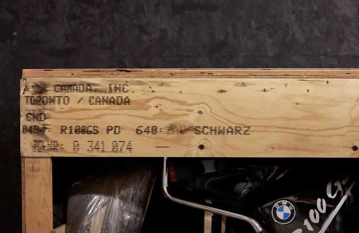 Quanto può valere questa BMW R100GS PD Classic del 1995 ancora da sballare? (14)