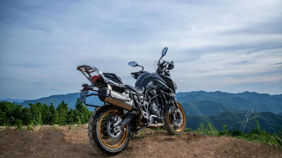 Arriva in vendita la Benelli TRK 702. Più cavalli e meno peso (10)