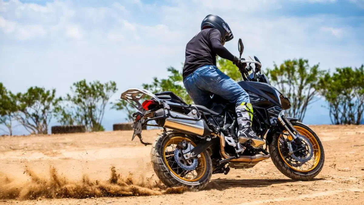 Arriva in vendita la Benelli TRK 702. Più cavalli e meno peso (12)