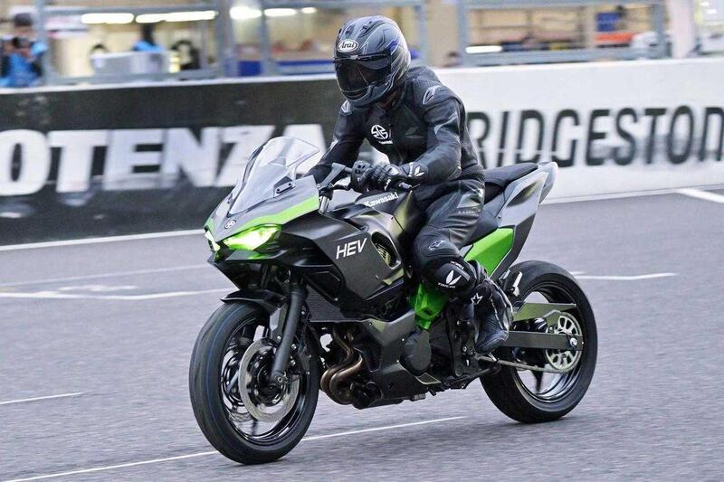 La Kawasaki ibrida (a EICMA?) con il cambio semiautomatico