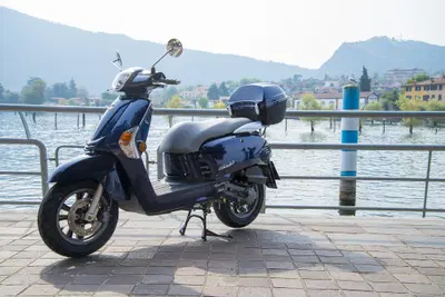 Kymco Like: Nuova colorazione blu Garda metallizzato