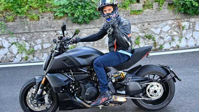 MotoGP 2022. La musica che non ti aspetti, 3 piloti migliori amici: 10 cose che non sapete su Enea Bastianini