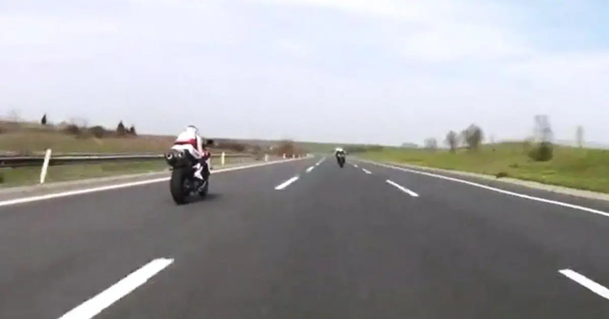 L'autostrada &egrave; un deserto (quasi) e la ZX-10R, la R1 e il GSX-R si sfidano a tutto gas! [VIDEO VIRALE]