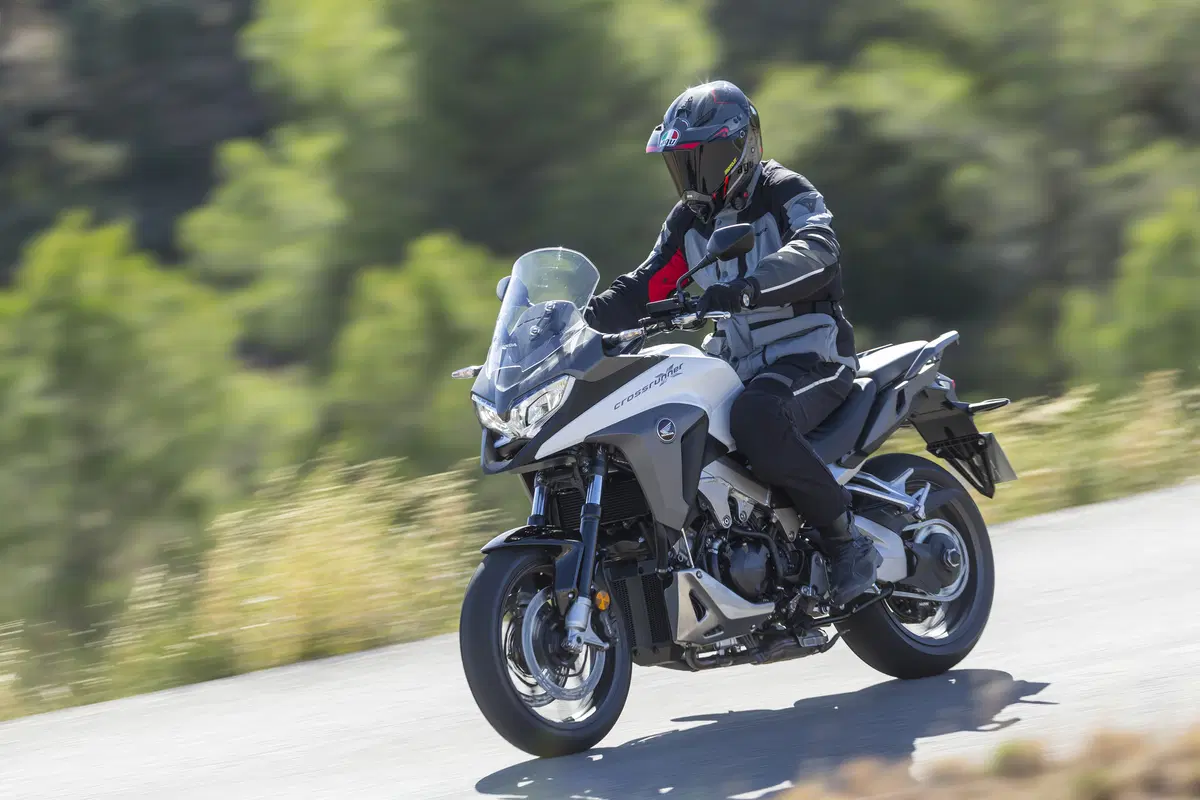 Honda Crossrunner 800 2015 (4)