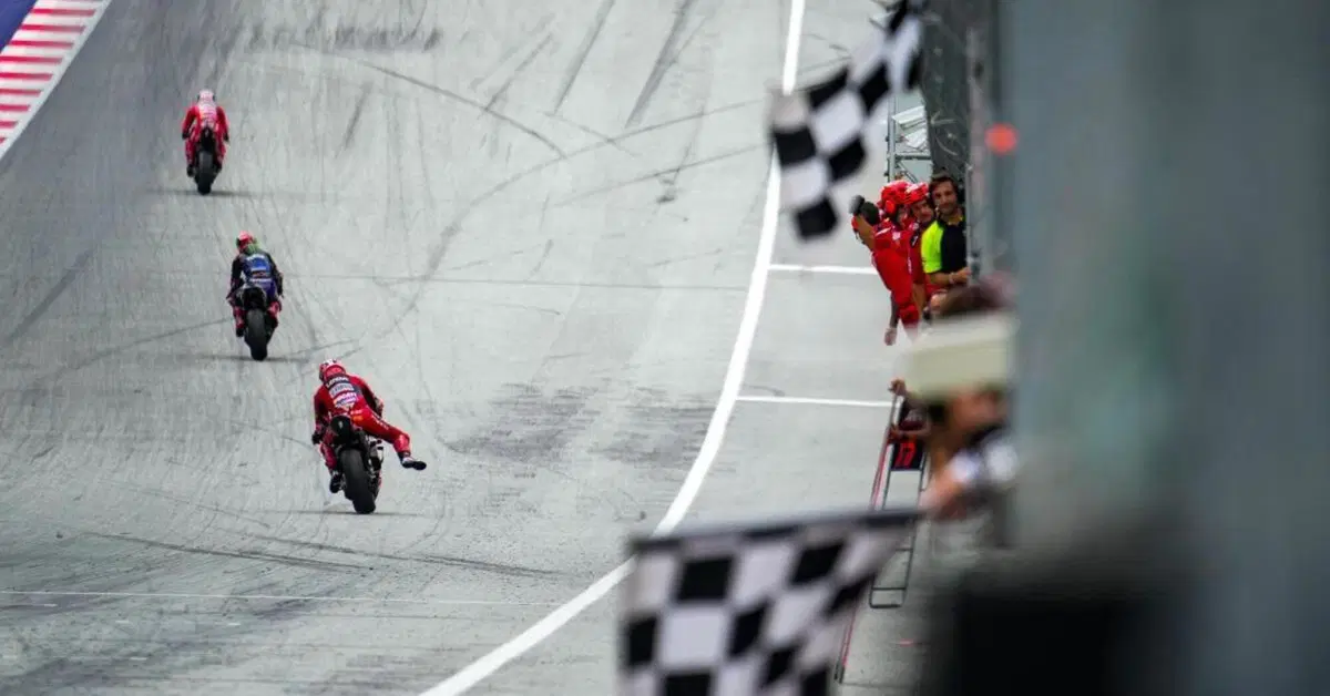 Gara Sprint in MotoGP: il tema &egrave; sempre pi&ugrave; caldo. L'intervento di Ezpeleta jr